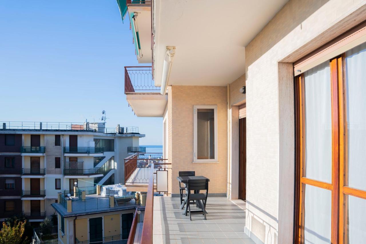 Casa Panorama: Seaview Retreat near Chiavari Center with Free Parking Apartment Exterior photo
